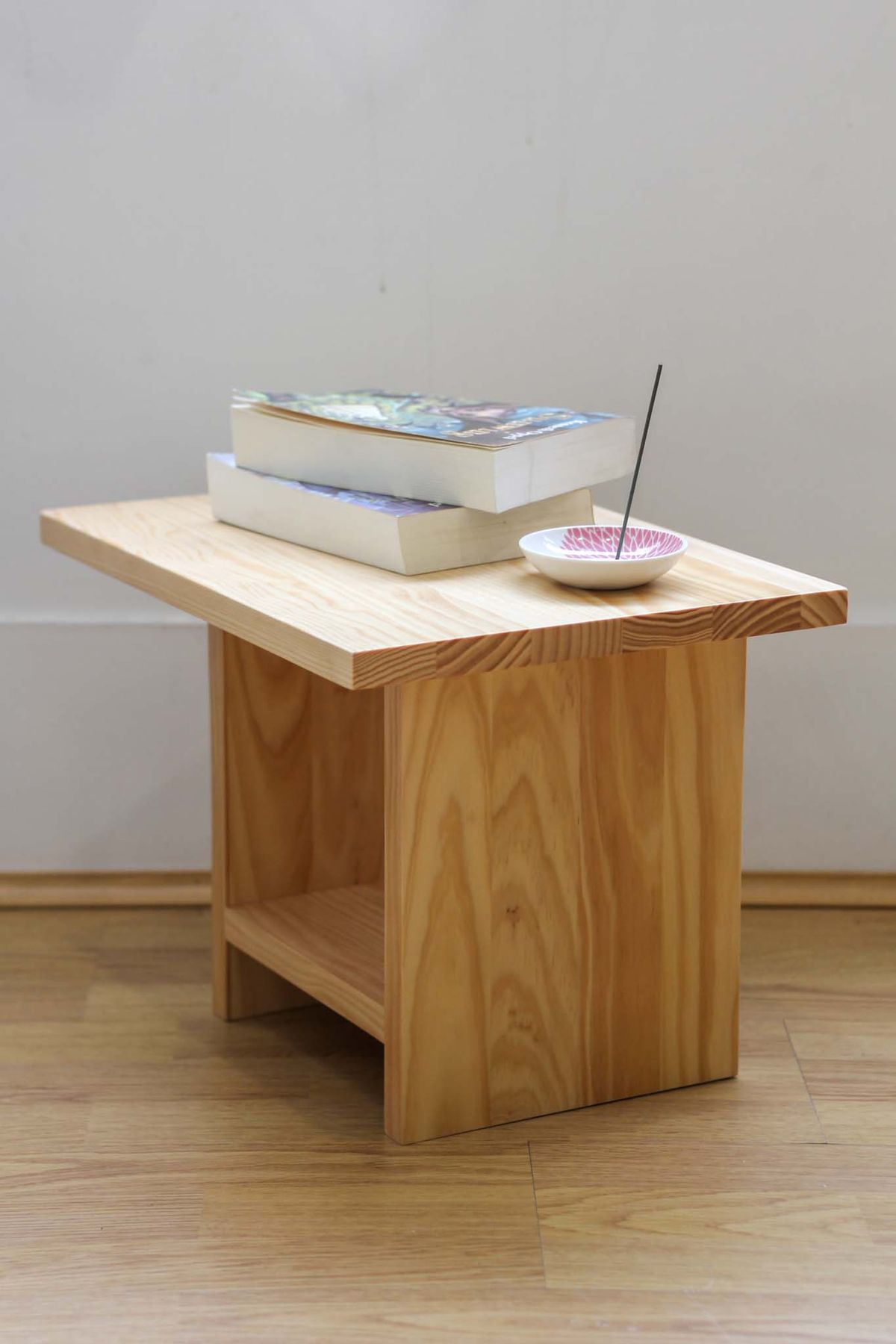 Chevet en bois massif naturel sans tiroirs, monté sur roulettes, Meuble d'appoint pratique et esthétique.