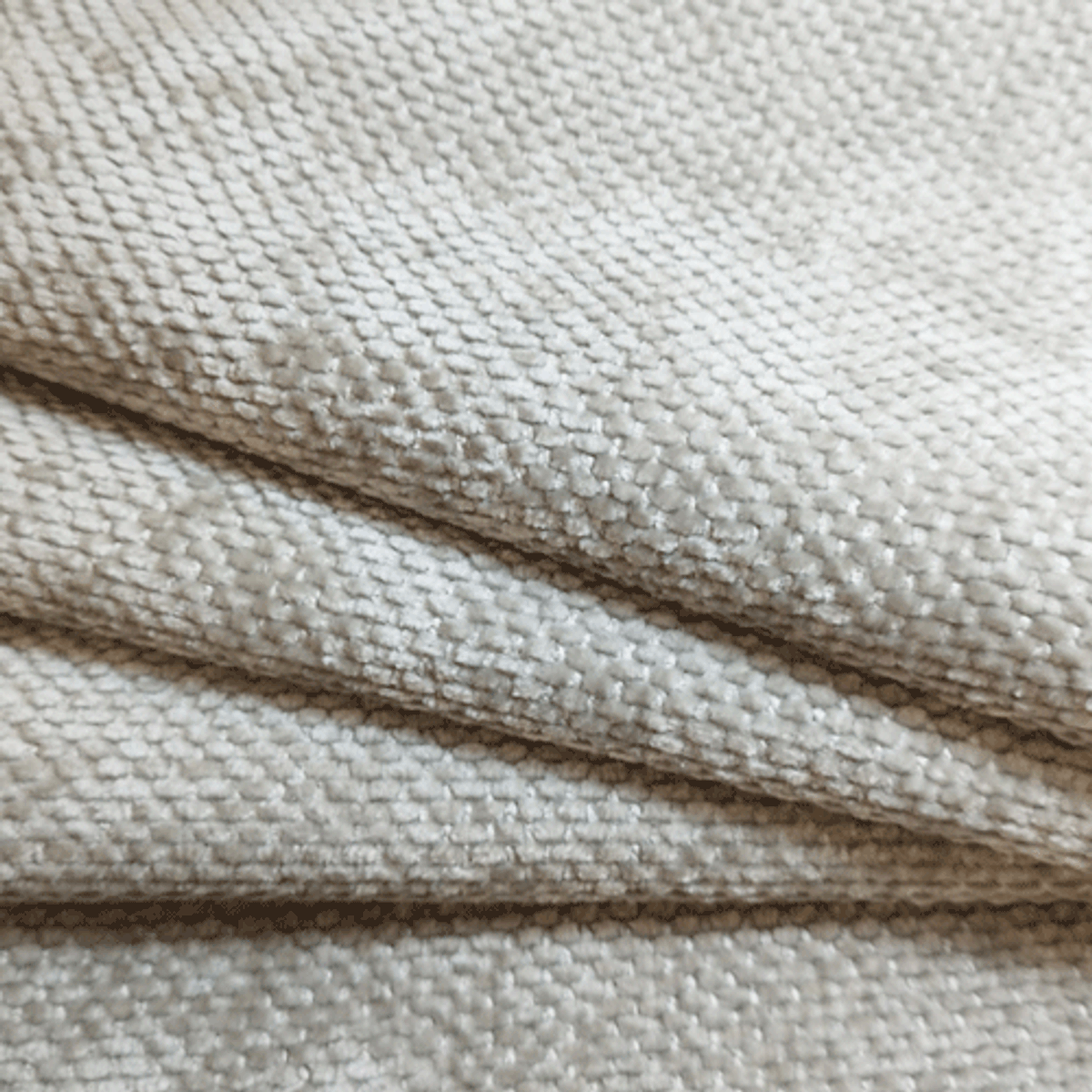 Gros plan texturé du tissu d'ameublement FRESNO en chenille 100% polyester beige, Douceur et résistance Martindale pour.