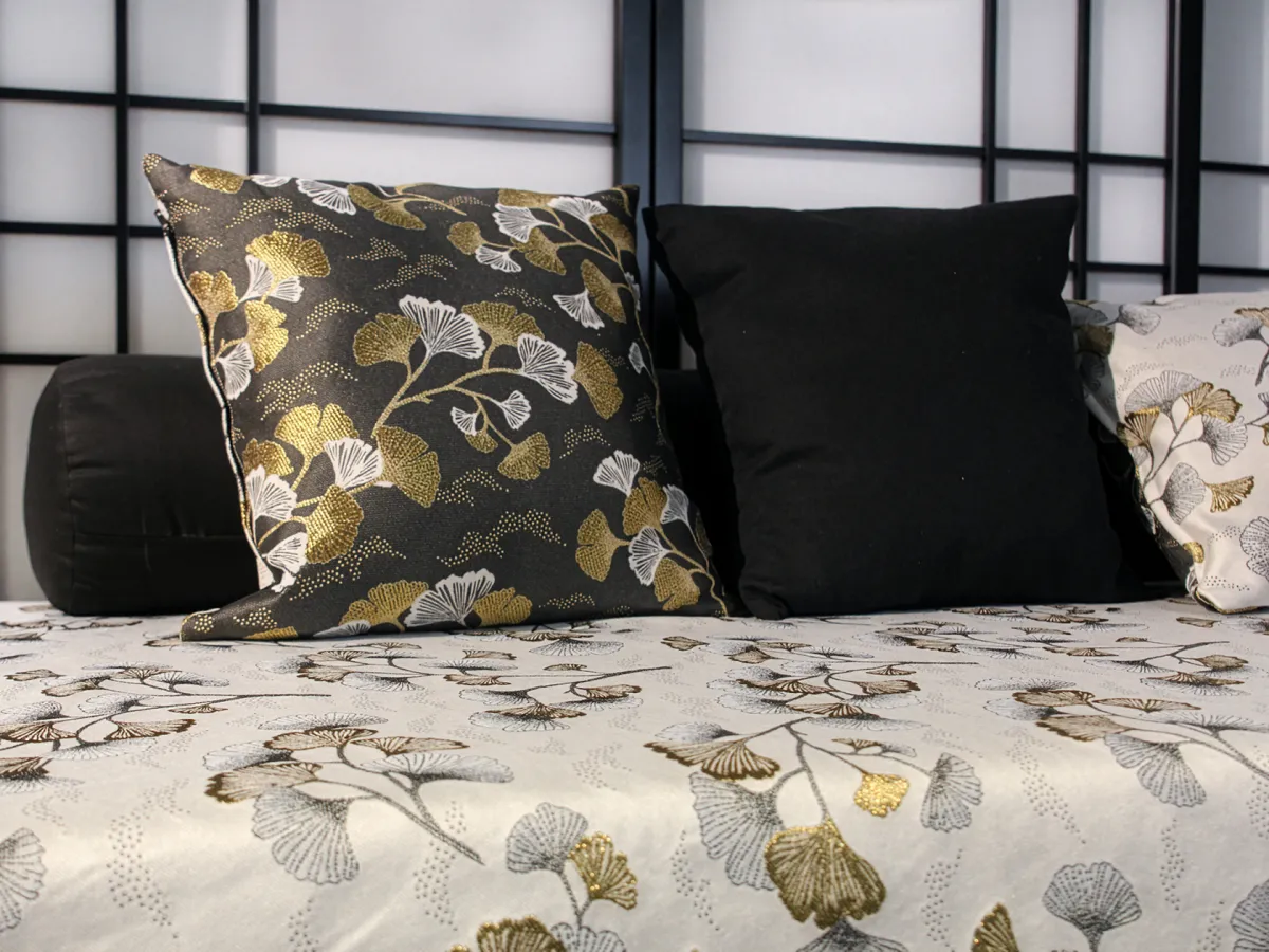 Lit gigogne tissu TESSUTI Confort, motif floral doré et blanc, Fabrication française, confort et esthétique.