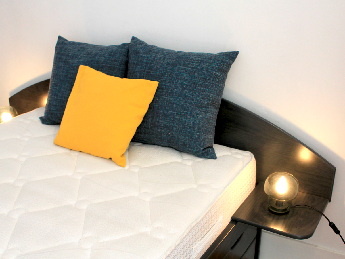 Tête de lit demi-lune tablettes intégrées