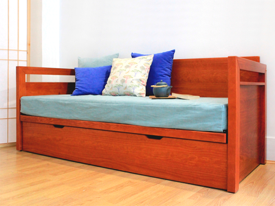 Lit gigogne CAMINO en bois chaleureux, couchage d'appoint confortable et rangement discret, Solution gain de place.