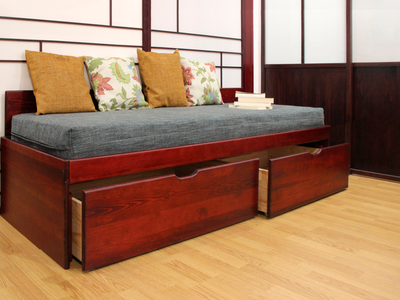 Lit tiroirs MASSAKO 400 en bois massif rouge, 4 grands tiroirs ouverts, Solution de rangement pratique et élégante pour.