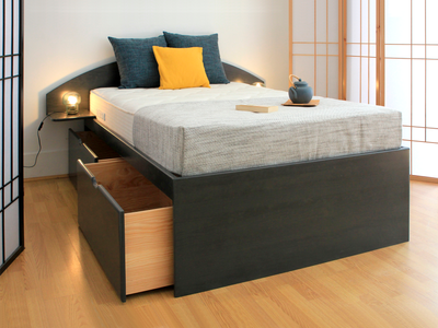 Lit tiroirs MASSAKO 460 en pin massif clair, 5 tiroirs intégrés, Solution de rangement optimisée, fabrication française.