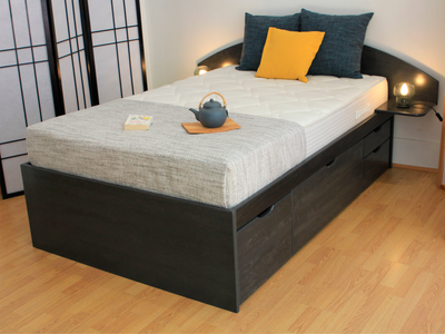 Lit tiroirs MASSAKO 460 en bois massif clair avec 5 tiroirs de rangement intégrés, Maximisez votre espace avec ce lit.