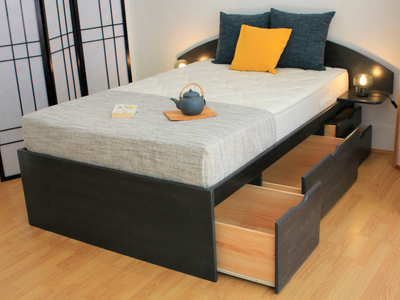 Lit tiroirs MASSAKO 460 en bois massif teinté foncé, 5 tiroirs de rangement optimisent l'espace sous le couchage.