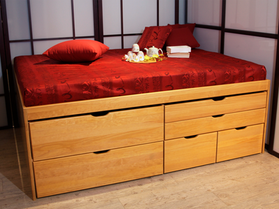 Lit tiroirs MASSAKO 690 en pin massif: 8 tiroirs spacieux pour un rangement optimal, rouge et moderne.